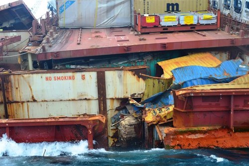 Rena container damage showing timber cargo starboard side 5 Jan - Rena Disaster - 5 January 2012 © Maritime NZ www.maritimenz.govt.nz